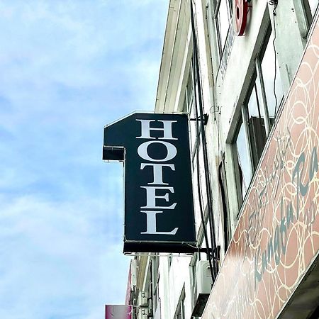 1 Hotel Taman Connaught Kuala Lumpur Ngoại thất bức ảnh