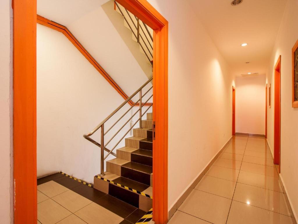 1 Hotel Taman Connaught Kuala Lumpur Ngoại thất bức ảnh